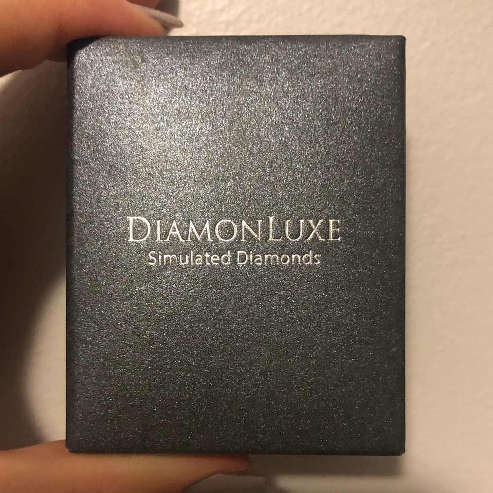 Diamonluxe cross necklace